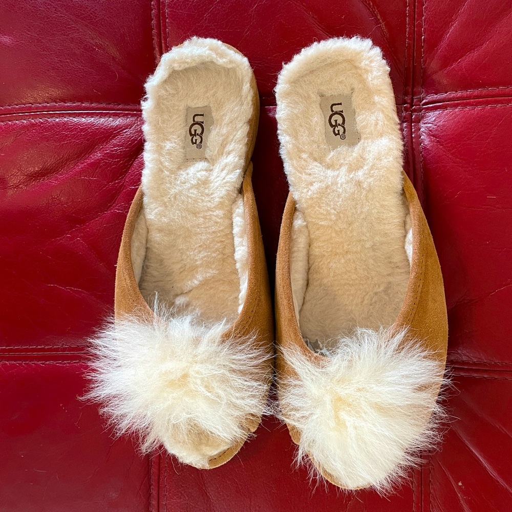 UGG Yvett Chestnut Women's pom pom Slippers size 7